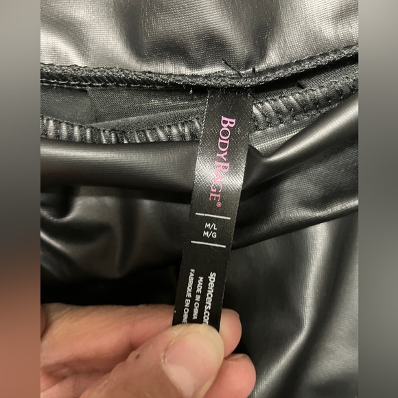 Black Skirt / Size ML - Picture 4 of 4